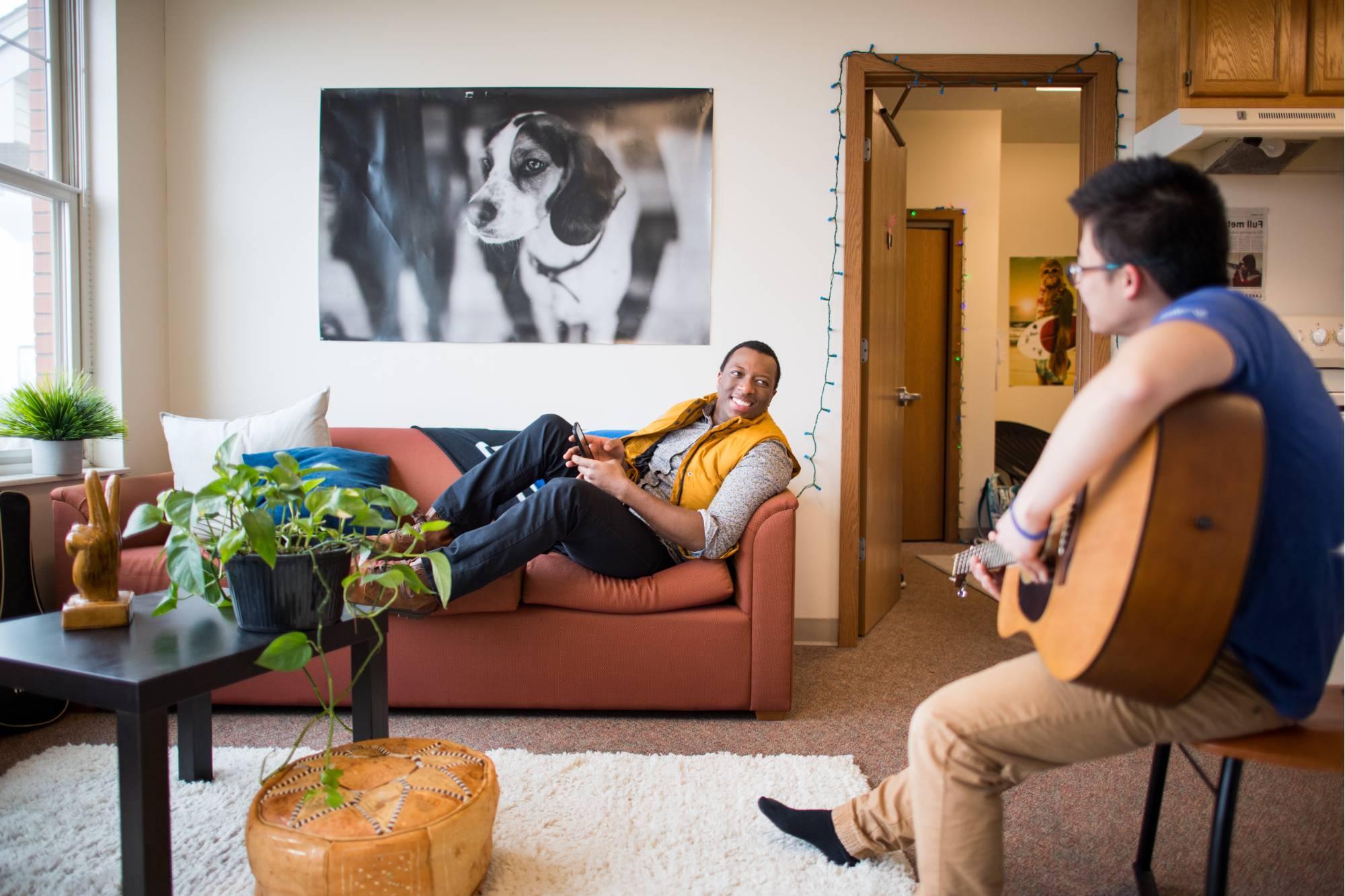 Image of Students in a VanSteeland apartment